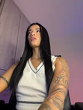 Laura fernandezII online show from 22, 11, 2025