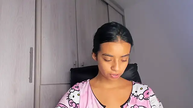 Laura fernandezII online show from 26, 11, 2025