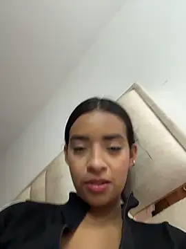 Laura fernandezII online show from 15, 2, 2026