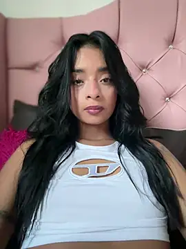 Laura fernandezII online show from 11, 3, 2025