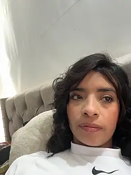 Laura fernandezII online show from 6, 4, 2026