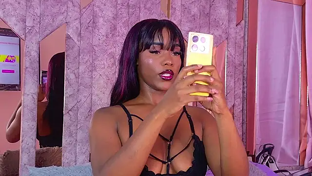 Snapshot of SarahBrunet chatting on 15, 10, 2025 SarahBrunet online show from 15, 10, 2025