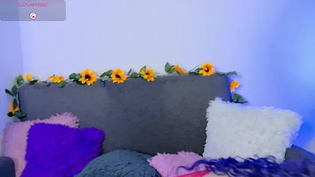 lunitaa0 online show from 21, 3, 2026