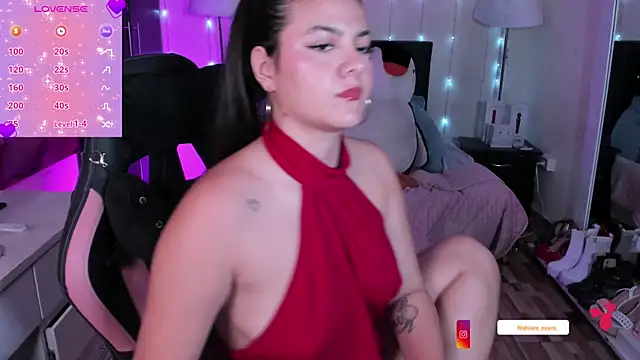 NahiaraEvans  online show from 12, 4, 2026