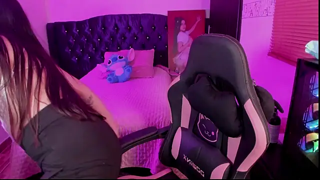 NahiaraEvans  online show from 19, 2, 2025