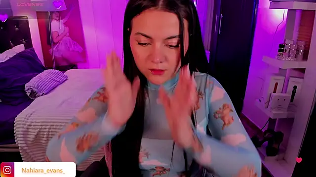 NahiaraEvans  online show from 10, 10, 2025