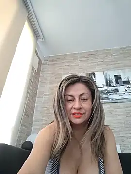 Snapshot of Latiinvenushot chatting on 14, 5, 2026 Latiinvenushot online show from 14, 5, 2026