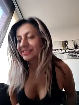 Latiinvenushot online show from 28, 2, 2026