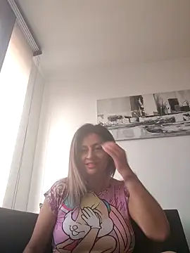 Latiinvenushot online show from 23, 11, 2025