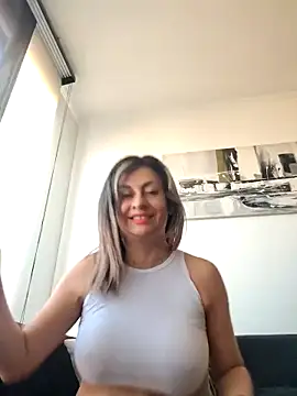 Latiinvenushot online show from 1, 3, 2026