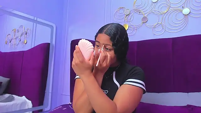 Sofi Fox  online show from 28, 2, 2025