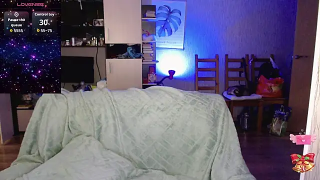 mischellemeow13 online show from 22, 4, 2026