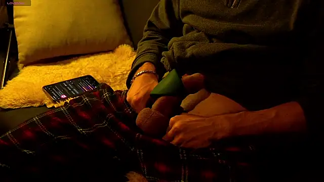 Snapshot of coupleofficial chatting on 18, 11, 2025 coupleofficial online show from 18, 11, 2025