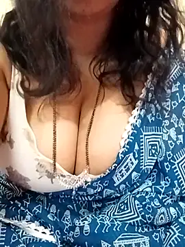 Snapshot of MONA_DARLING31 chatting on 18, 6, 2026 MONA DARLING31 online show from 18, 6, 2026
