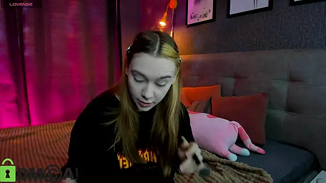 Lesi Moonie01 online show from 18, 10, 2025