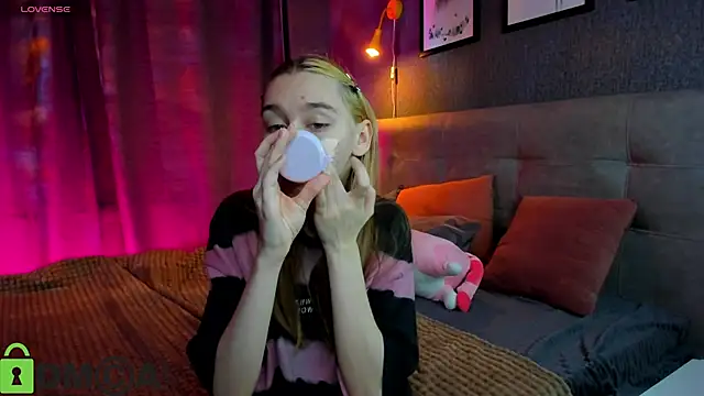 Lesi Moonie01 online show from 19, 10, 2025