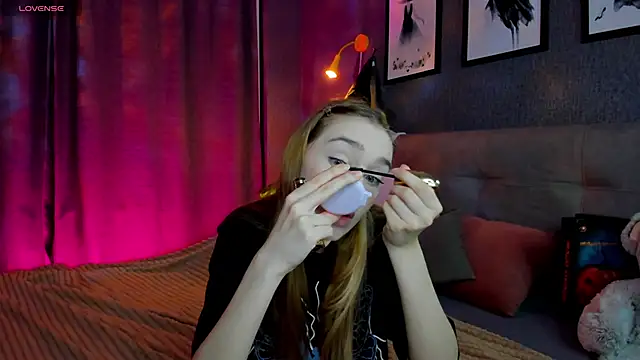 Lesi Moonie01 online show from 28, 10, 2025