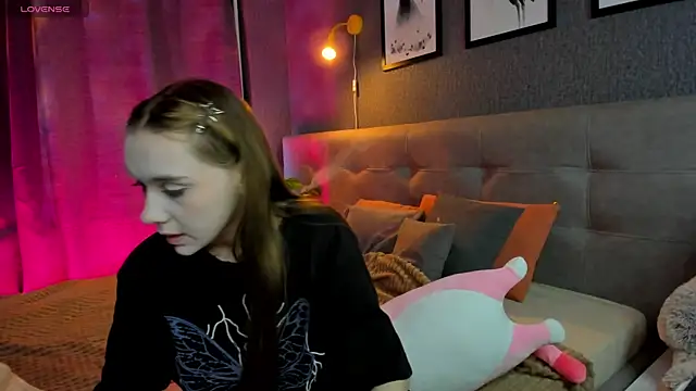 Lesi Moonie01 online show from 5, 12, 2025