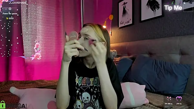 Snapshot of Lesi_Moonie01 chatting on 20, 7, 2026 Lesi Moonie01 online show from 20, 7, 2026