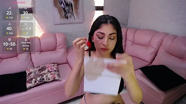 Snapshot of Alaya_cute chatting on 11, 10, 2025 Alaya cute online show from 11, 10, 2025