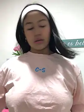 Snapshot of EmmaRossem chatting on 10, 10, 2025 EmmaRossem online show from 10, 10, 2025