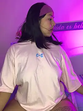 Snapshot of EmmaRossem chatting on 9, 10, 2025 EmmaRossem online show from 9, 10, 2025