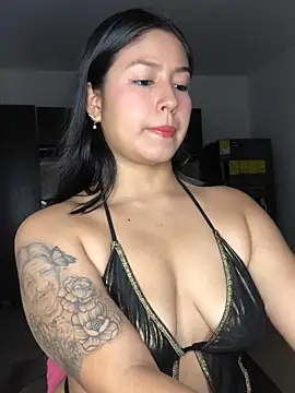 Snapshot of EmmaRossem chatting on 27, 11, 2025 EmmaRossem online show from 27, 11, 2025