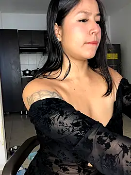 Snapshot of EmmaRossem chatting on 27, 10, 2025 EmmaRossem online show from 27, 10, 2025