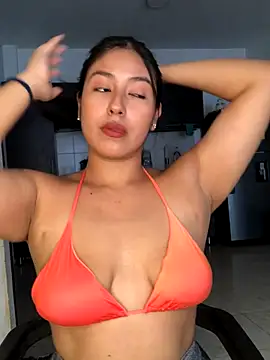 Snapshot of EmmaRossem chatting on 14, 11, 2025 EmmaRossem online show from 14, 11, 2025