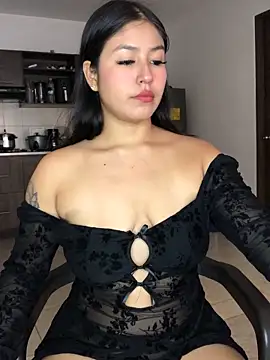 Snapshot of EmmaRossem chatting on 5, 11, 2025 EmmaRossem online show from 5, 11, 2025