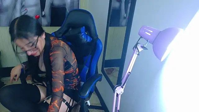 Snapshot of _Emmaa_Harper chatting on 13, 11, 2025 Emmaa Harper online show from 13, 11, 2025