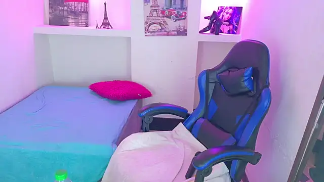 Snapshot of _Emmaa_Harper chatting on 21, 10, 2025 Emmaa Harper online show from 21, 10, 2025