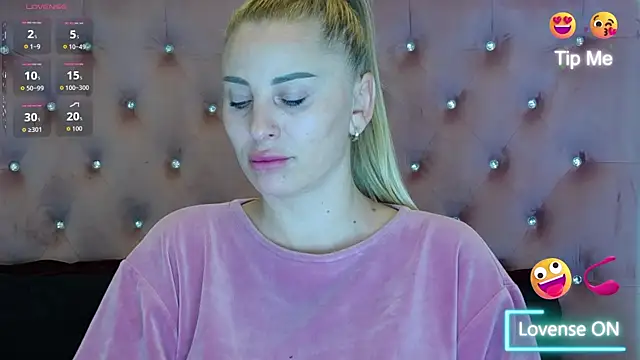 Snapshot of KikiSweet08 chatting on 22, 11, 2025 KikiSweet08 online show from 22, 11, 2025