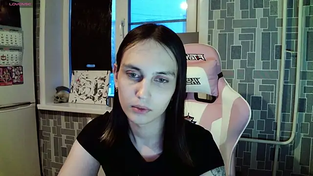 Snapshot of BlackHe4rts_ chatting on 15, 12, 2024 BlackHe4rts online show from 15, 12, 2024