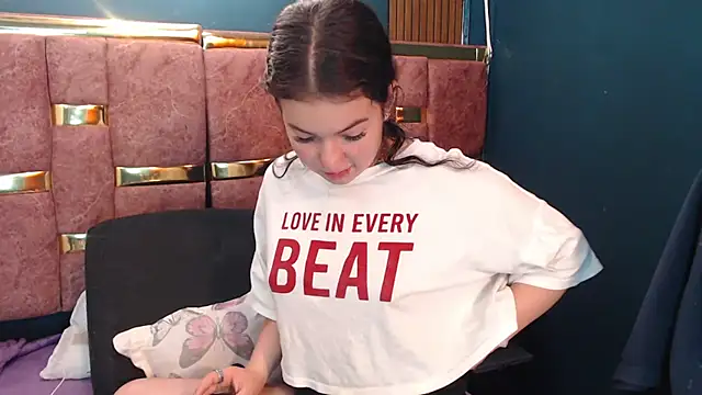 lilimini032 online show from 14, 4, 2026