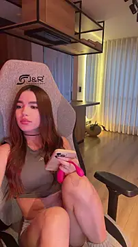 carolynnetrujillo online show from 7, 4, 2026