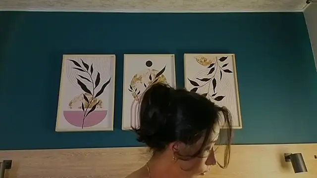 Snapshot of GabyPetit chatting on 5, 11, 2025 GabyPetit online show from 5, 11, 2025