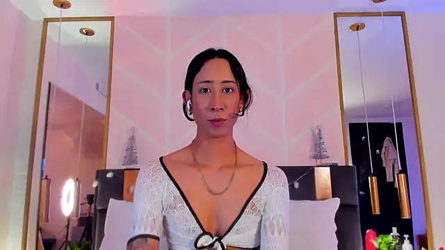 Snapshot of GabyPetit chatting on 18, 11, 2025 GabyPetit online show from 18, 11, 2025