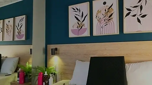 Snapshot of GabyPetit chatting on 1, 11, 2025 GabyPetit online show from 1, 11, 2025