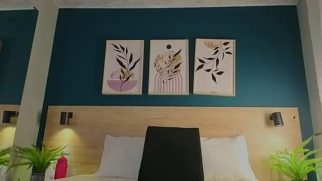 Snapshot of GabyPetit chatting on 31, 10, 2025 GabyPetit online show from 31, 10, 2025