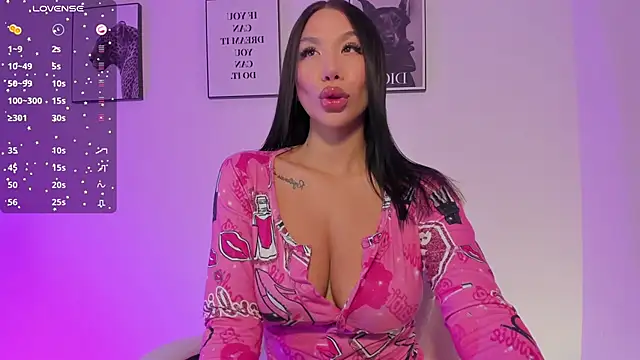 Emilyymilleer  online show from 26, 11, 2025