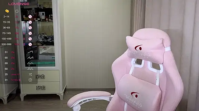 Snapshot of littlevildevil chatting on 21, 10, 2025 littlevildevil online show from 21, 10, 2025