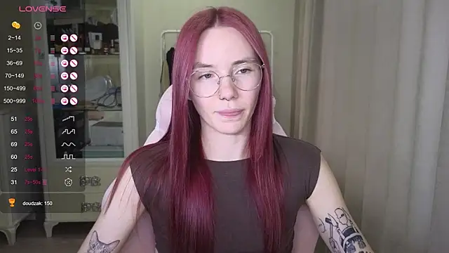 Snapshot of littlevildevil chatting on 19, 9, 2025 littlevildevil online show from 19, 9, 2025