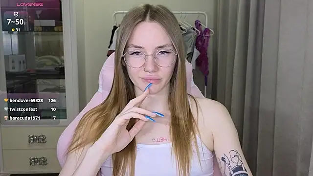 Snapshot of littlevildevil chatting on 21, 2, 2025 littlevildevil online show from 21, 2, 2025