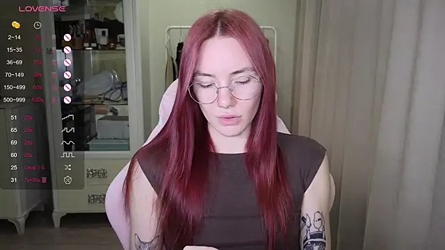 Snapshot of littlevildevil chatting on 28, 9, 2025 littlevildevil online show from 28, 9, 2025