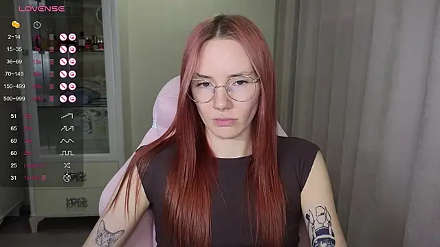 Snapshot of littlevildevil chatting on 6, 11, 2025 littlevildevil online show from 6, 11, 2025