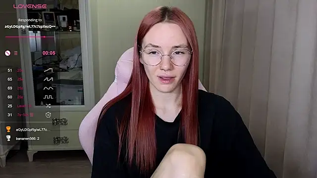 Snapshot of littlevildevil chatting on 26, 10, 2025 littlevildevil online show from 26, 10, 2025