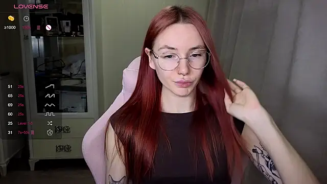 Snapshot of littlevildevil chatting on 28, 10, 2025 littlevildevil online show from 28, 10, 2025