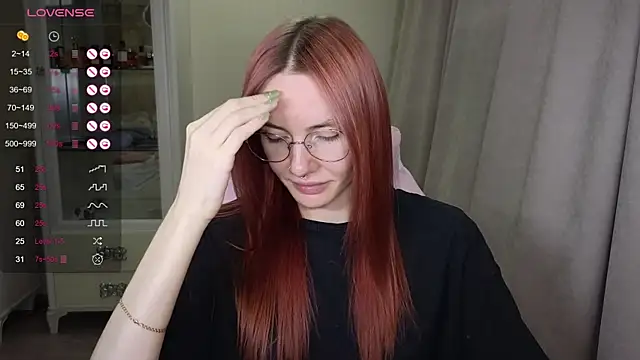 Snapshot of littlevildevil chatting on 8, 11, 2025 littlevildevil online show from 8, 11, 2025