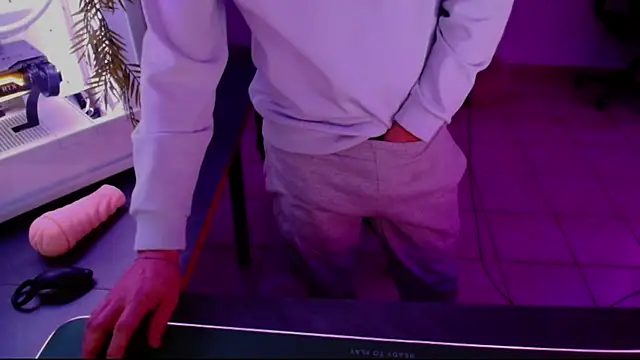 Snapshot of Vlad230323 chatting on 28, 12, 2024 Vlad230323 online show from 28, 12, 2024